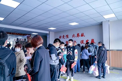 報(bào)名石家莊東華鐵路學(xué)校要求中考成績(jī)嗎？