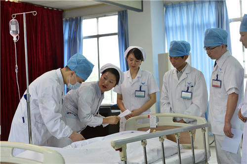 男生到石家莊冀聯(lián)醫(yī)學(xué)中等專業(yè)學(xué)校學(xué)護(hù)理的多嗎？