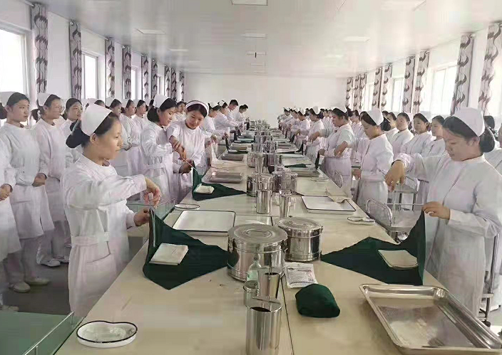 初三生報名護理專業(yè)都學生什么，能上大學嗎