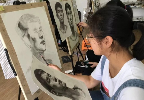 美術(shù)生多少分可以上高中